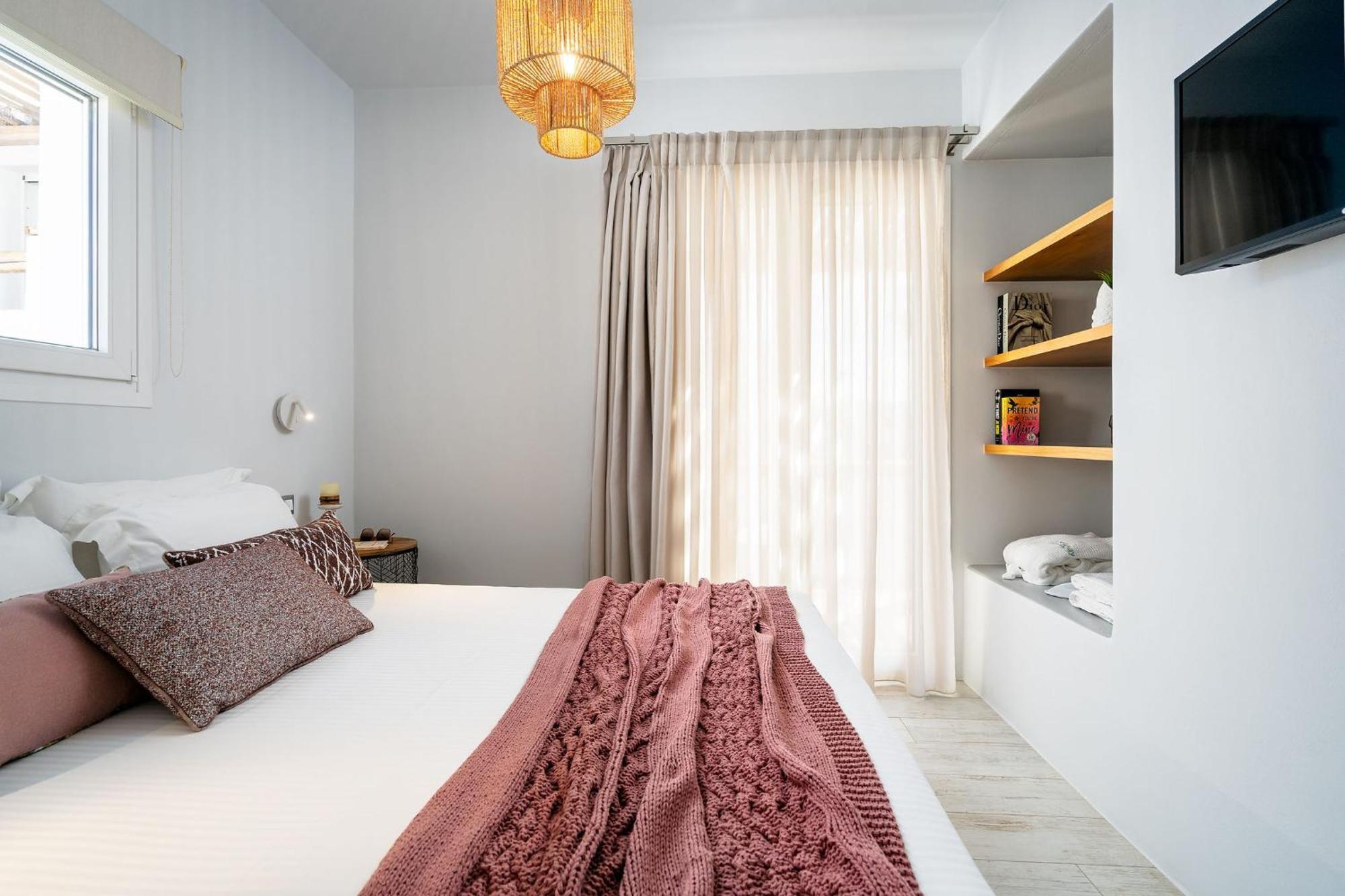 Sunday Luxury Suites Agia Anna  Exterior photo